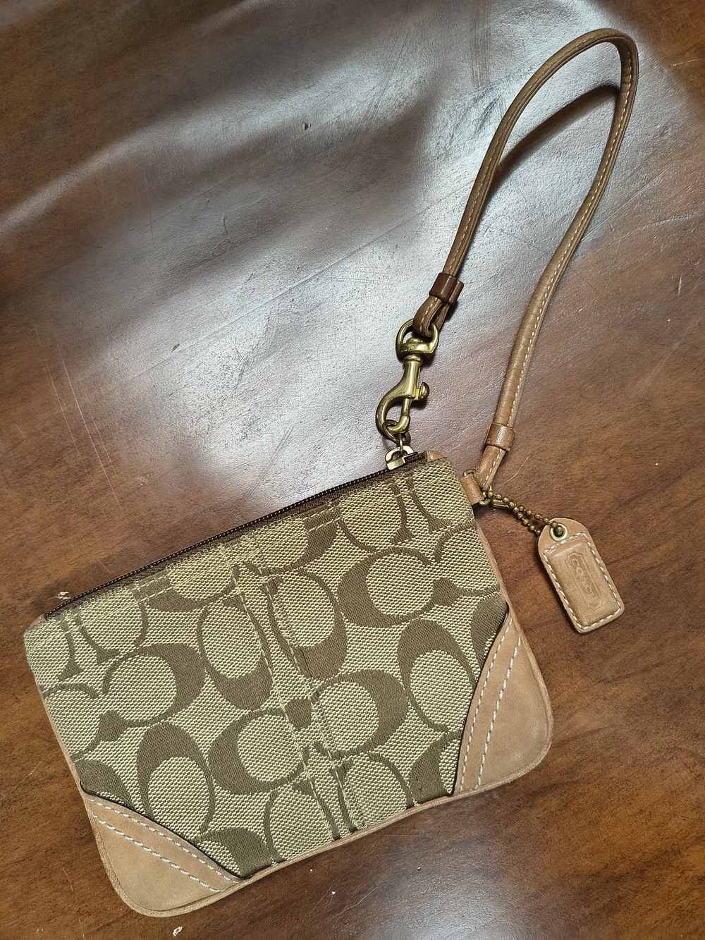 Coach Signature Canvas Wristlet in Brown 🟤🟤 Authentic